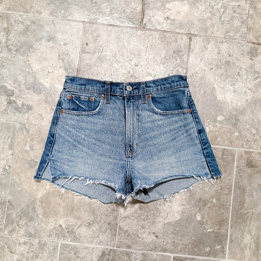 Abercrombie & Fitch The Mom Short High Rise — Size 25
